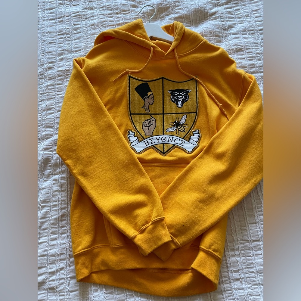 Limited Edition Crest Patch Beyoncé Pull over hoodie